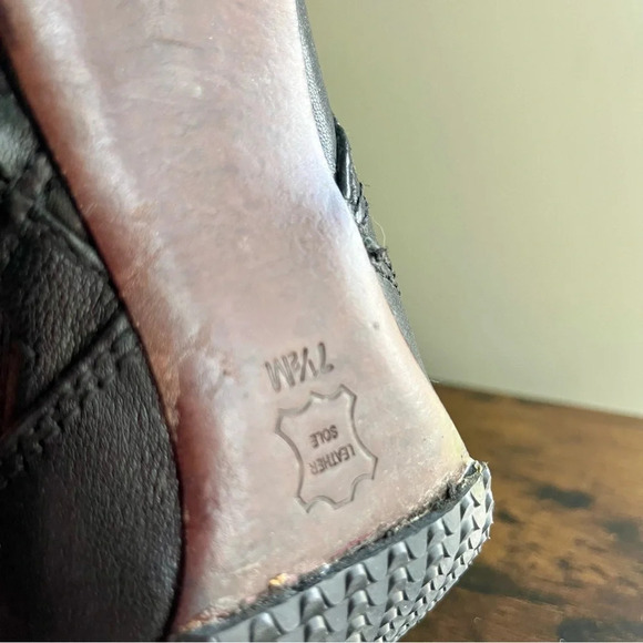 ⭐️HOST PICK⭐️| Tory Burch| Black Quilted Ankle High Heeled Booties Size 7.5 - Picture 4 of 5